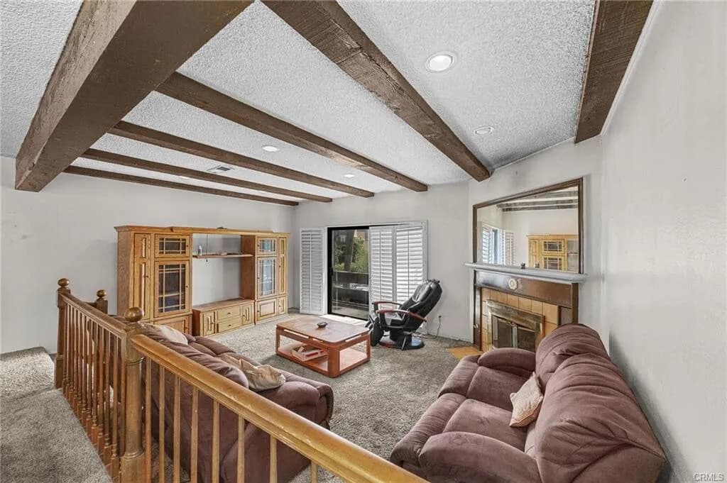 Fullerton 학군!! 1,722 SqFt!! 라하브라 넓은 3베드 타운홈!!  
						매우 밝고, 높은천장, 화강암 카운터탑 부엌, 벽난로, 2중 창문, 연수기, 바비큐 할수있는 넓은 페리오.

						타운하우스  La Habra CA's preview 1