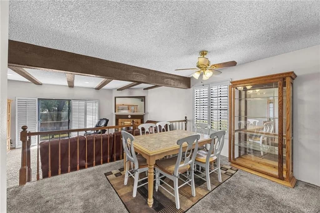 Fullerton 학군!! 1,722 SqFt!! 라하브라 넓은 3베드 타운홈!!  
						매우 밝고, 높은천장, 화강암 카운터탑 부엌, 벽난로, 2중 창문, 연수기, 바비큐 할수있는 넓은 페리오.

						타운하우스  La Habra CA's preview 2