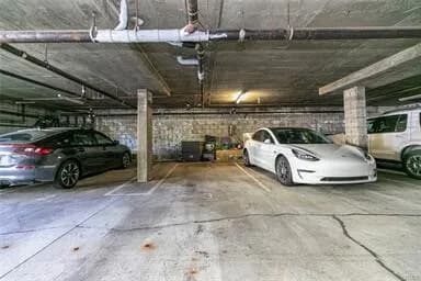 글렌데일 콘도 2bad 3bath 2parking
					콘도
					글렌데일 콘도's preview 2