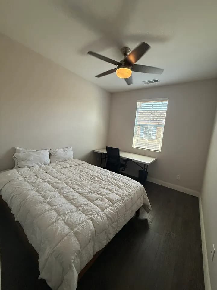 Ontario/Rancho Cucamonga/Fontana/Chino 개인 방+화장실 렌트
					1 Bed
					온타리오/랜초/폰타나's preview 0