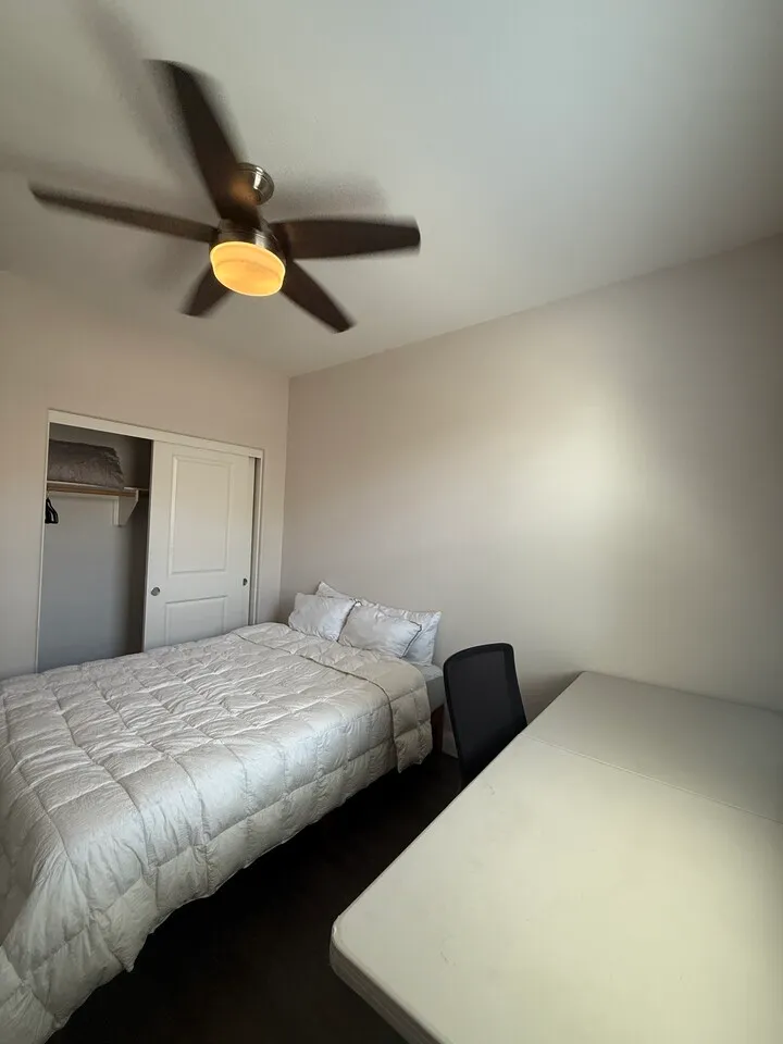 Ontario/Rancho Cucamonga/Fontana/Chino 개인 방+화장실 렌트
					1 Bed
					온타리오/랜초/폰타나's preview 1