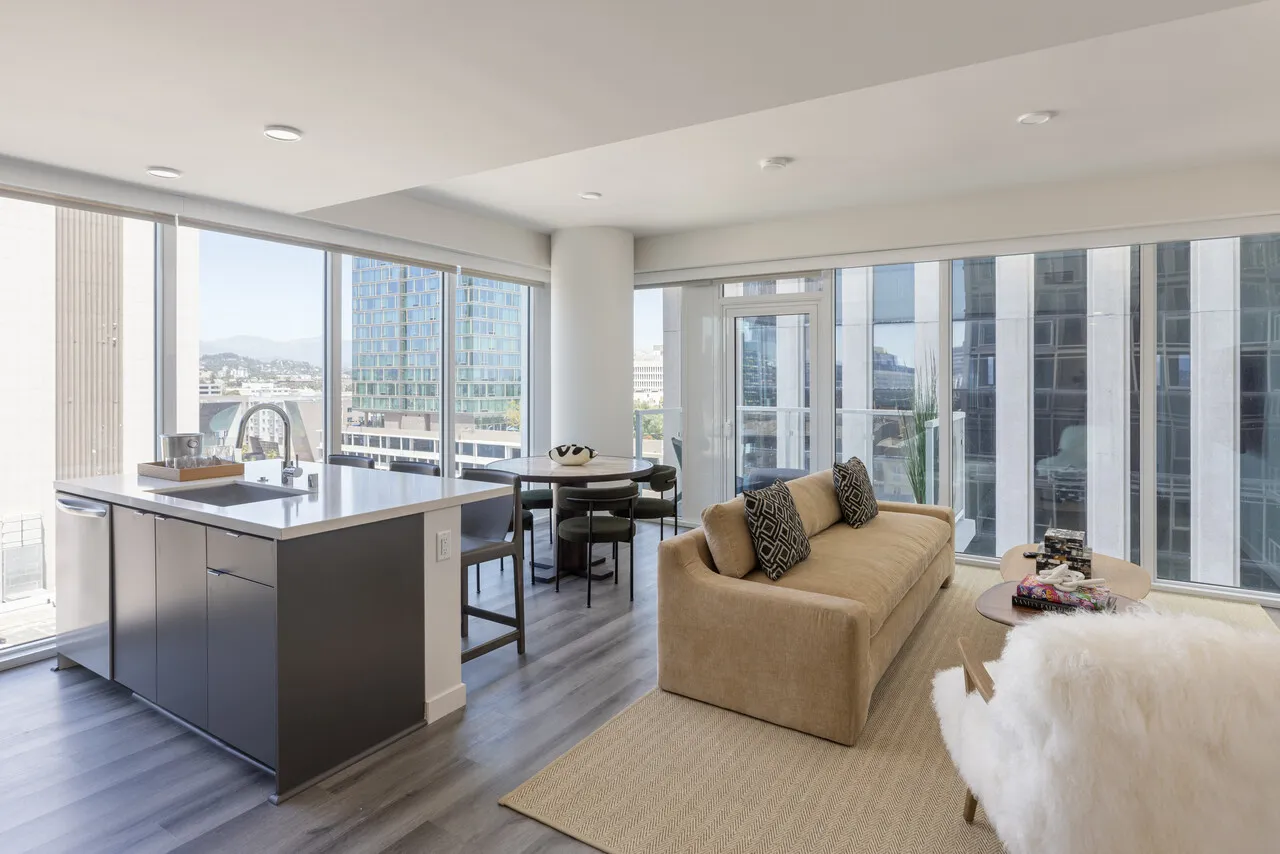 Koreatown Luxury Apartment two bedroom
					2 Bed
					Los Angeles's preview 0