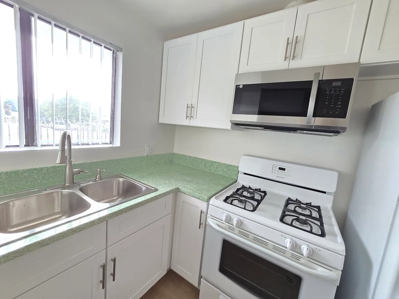 1Bed 1Bath 게이트 2Parking
					1 Bed
					한타's preview 1