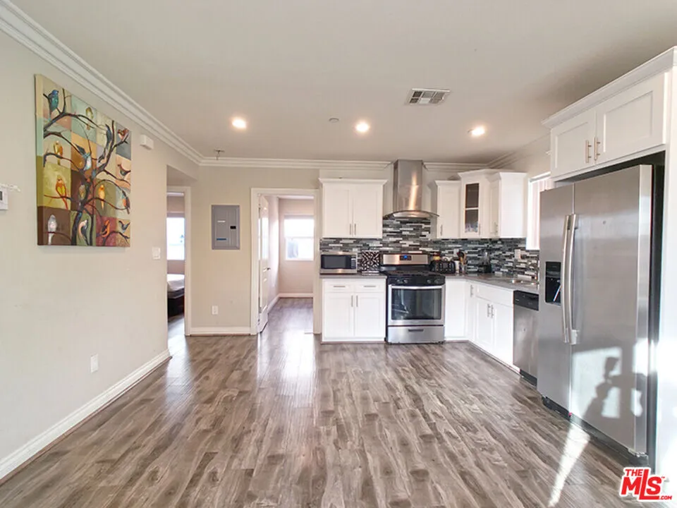 한타 북쪽 2bed 1bath 2parking 렌트합니다
					2 Bed
					Los Angeles's preview 0