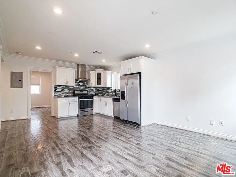 한타 북쪽 2bed 1bath 2parking 렌트합니다
					2 Bed
					Los Angeles's preview 1