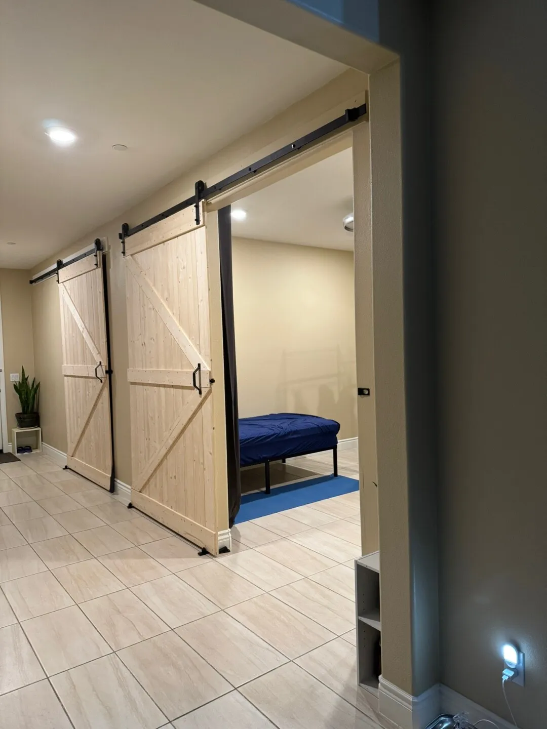 방 렌트 $650/$750 Jurupa Valley, Eastvale, Corona 인근
					하숙/민박
					Jurupa Valley's preview 1