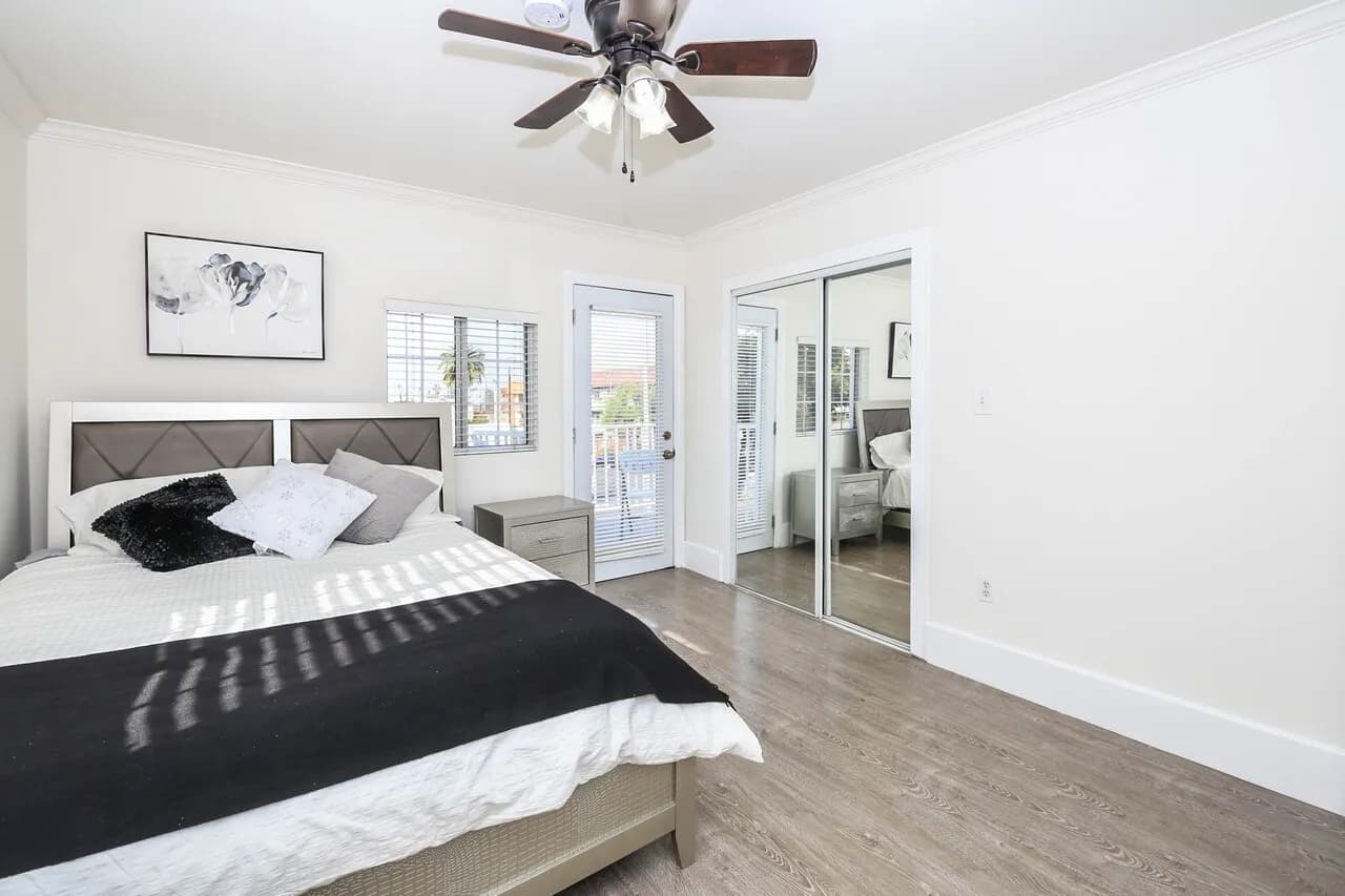 좋은 지역 행콕팍 근처 2 Unit 2 Bed room
					2 Bed
					Los Angeles's preview 2
