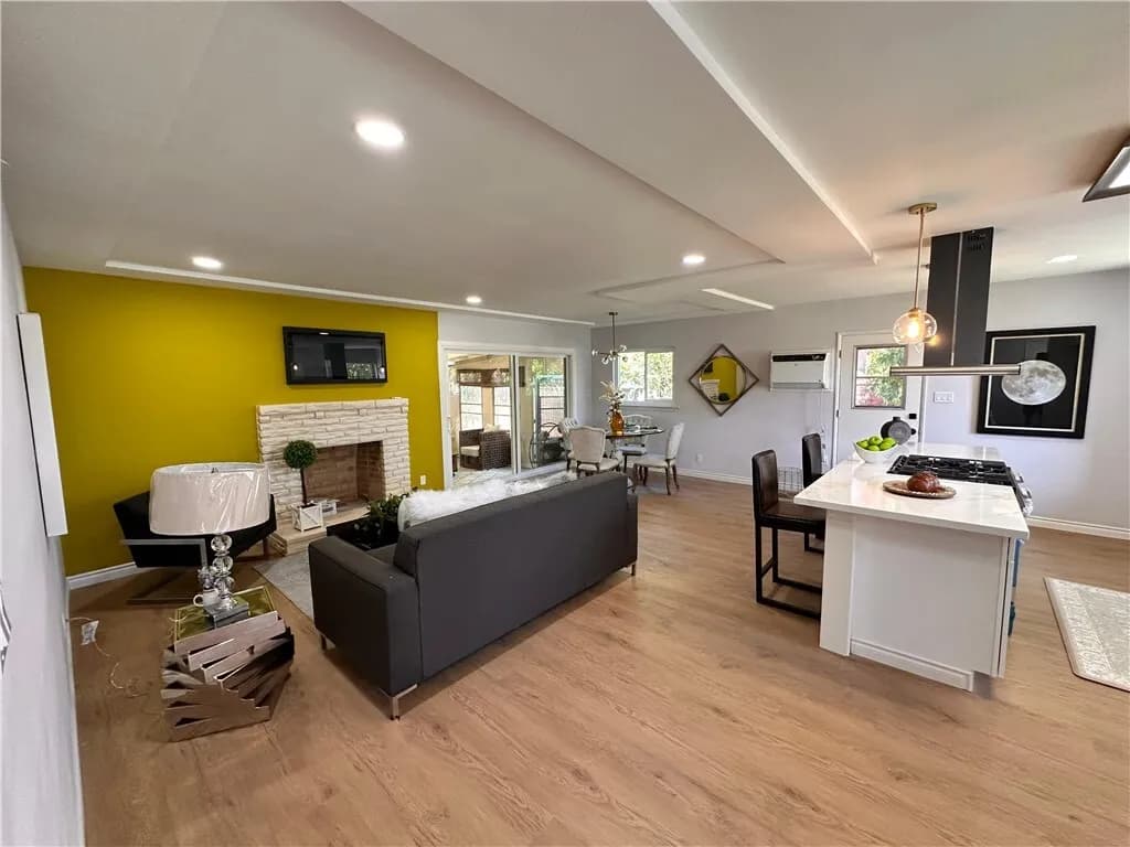 [몬테벨로] 방3+화2 1,216sf 땅 5,973sf  리모델링 단독주택
						Sun Room 300sf 추가, 한인타운 12마일 거리
						주택  Montebello CA's preview 2