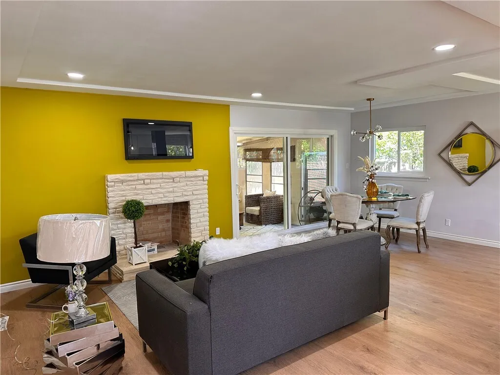 [몬테벨로] 방3+화2 1,216sf 땅 5,973sf  리모델링 단독주택
						Sun Room 300sf 추가, 한인타운 12마일 거리
						주택  Montebello CA's preview 3
