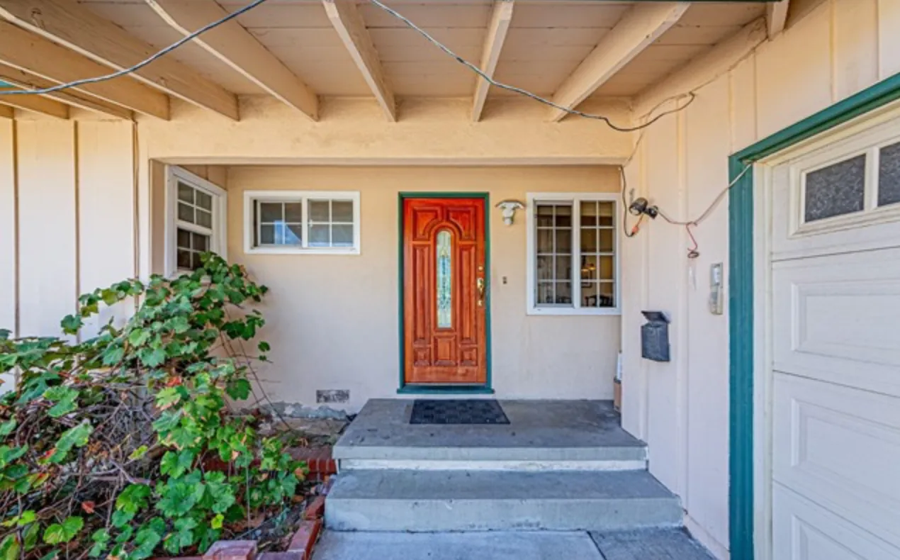 Fullerton 단층 하우스 매물 써니힐 학군 
						4배드 2배쓰 1,785 sqft / 7,172sqft $1,088,000
						주택  Fullerton CA's preview 0