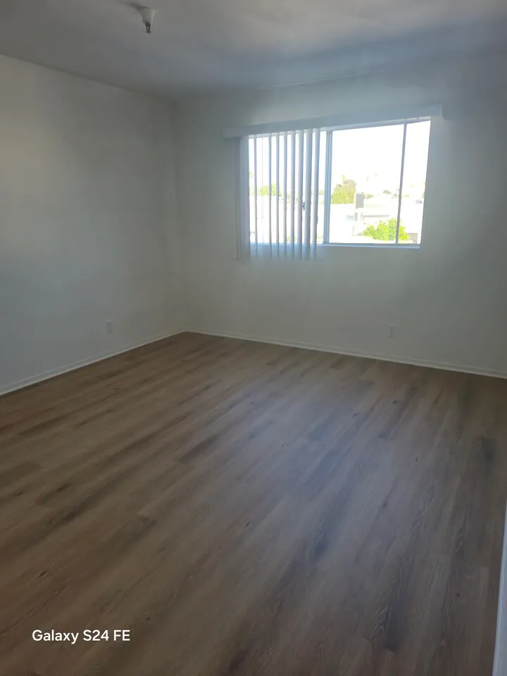 생활하기 편리한 시설과 위치
					2 Bed
					Los Angeles's preview 1