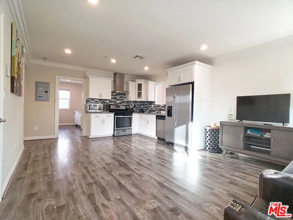 한타 북쪽 2bed 1bath 2parking 렌트합니다
					2 Bed
					Los Angeles's preview 0