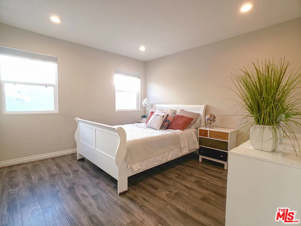 한타 북쪽 2bed 1bath 2parking 렌트합니다
					2 Bed
					Los Angeles's preview 3