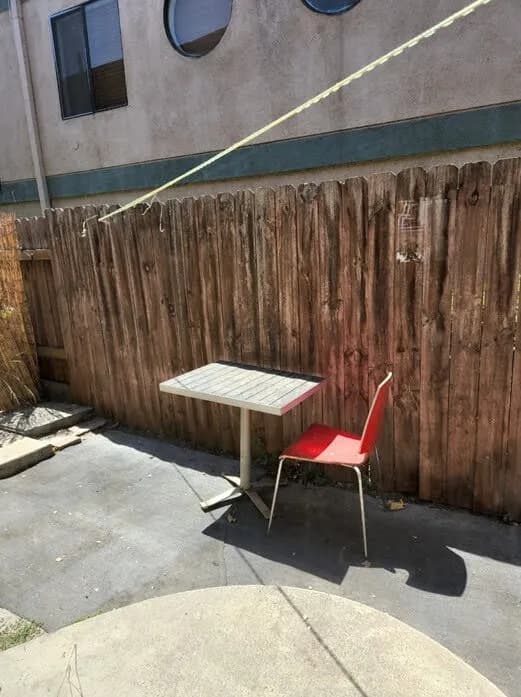 2bed apt Rent
					2 Bed
					La.   한타's preview 0