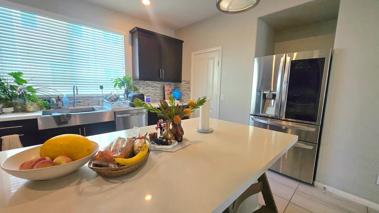 GARDENA 좋은 로케이션의 3스토리 타운하우스
					3 Bed
					Gardena's preview 3