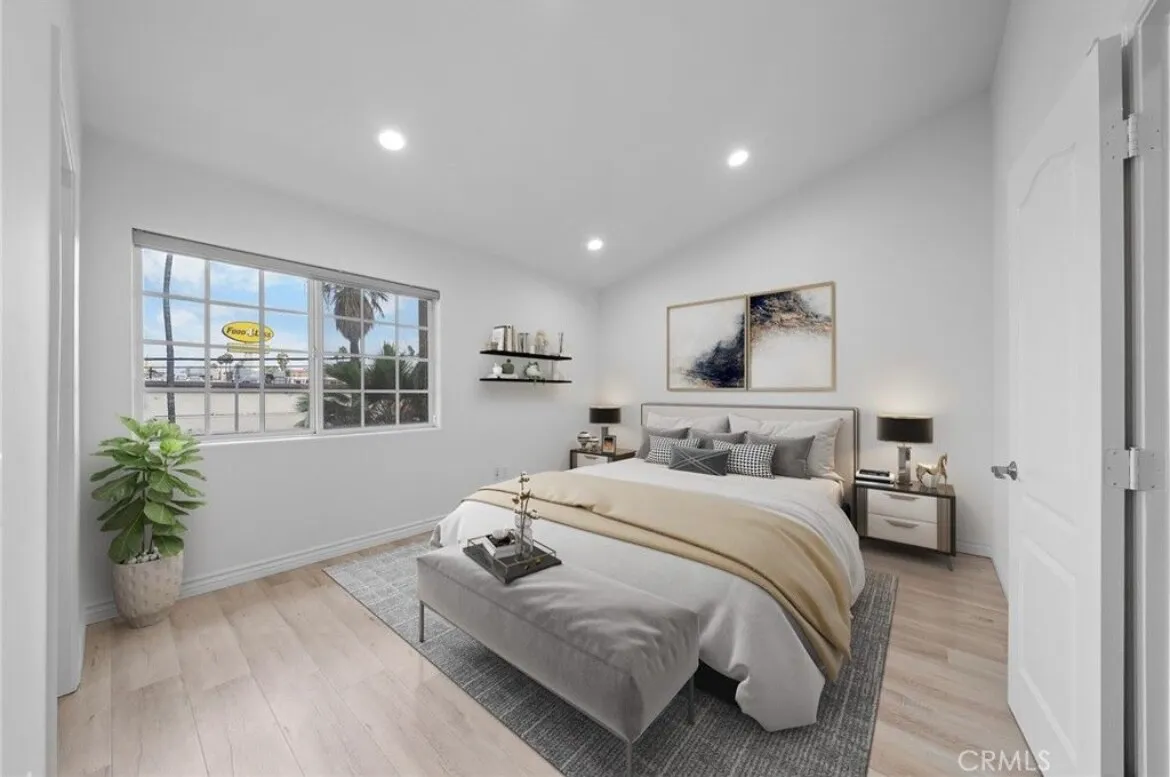 2 Master Bed 3 Bath Condo in Koreatown $3100
					콘도
					Los Angeles's preview 3