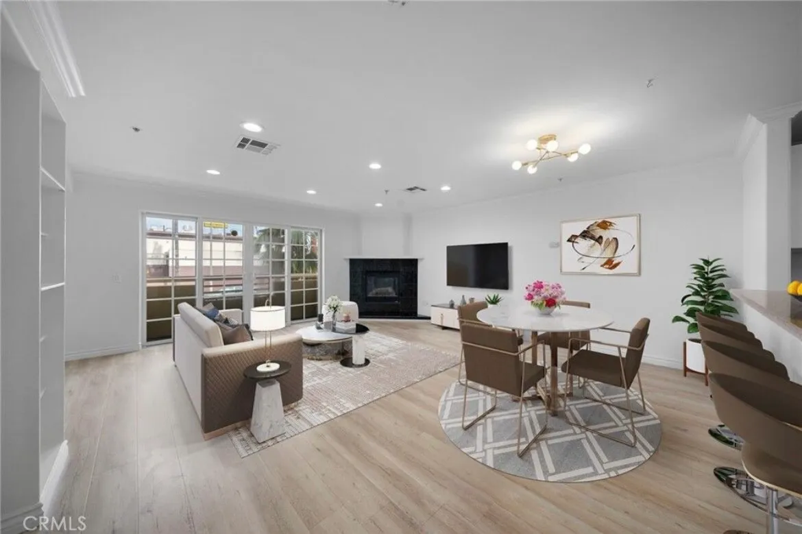 2 Master Bed 3 Bath Condo in Koreatown $3000
					콘도
					Los Angeles's preview 0