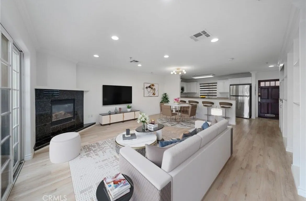 2 Master Bed 3 Bath Condo in Koreatown $3000
					콘도
					Los Angeles's preview 1