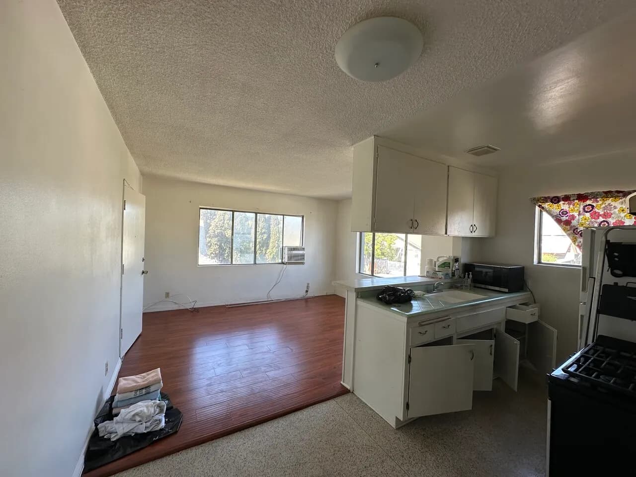 1bed1bath 아파트 $1650 1파킹
					아파트
					LA's preview 1