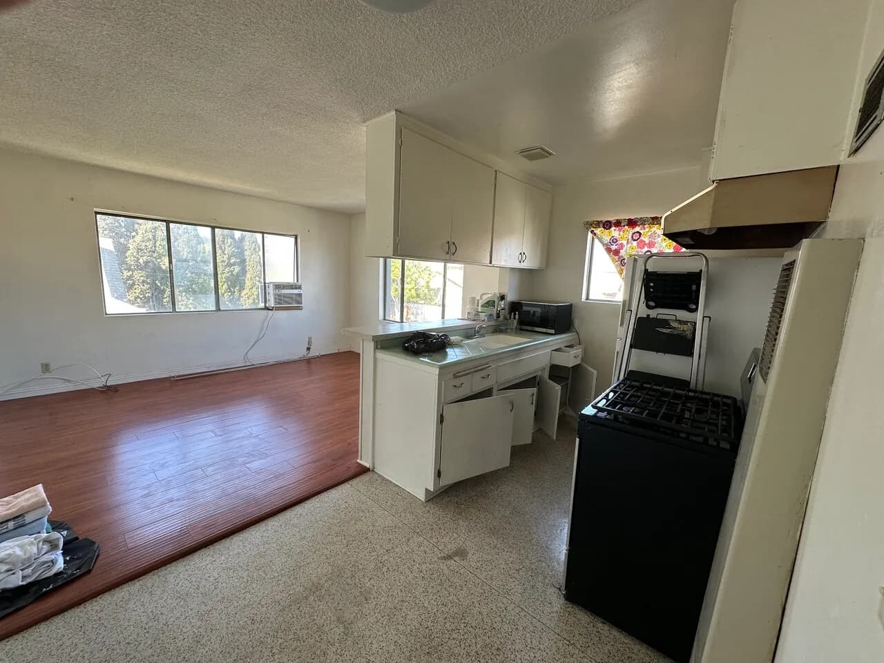 1bed1bath 아파트 $1650 1파킹
					아파트
					LA's preview 3