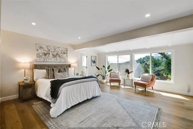 라 크라센타 하우스
						방3 화장실2, 건평 약 1500 sf, 랏 약 7900 sf
						주택  La Crescenta CA's preview 3
