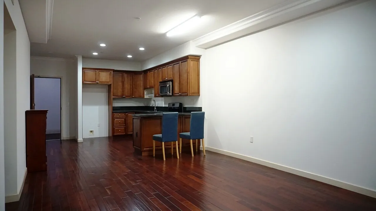 2bed 2bath Condo for lease.
					콘도
					Los Angeles's preview 2