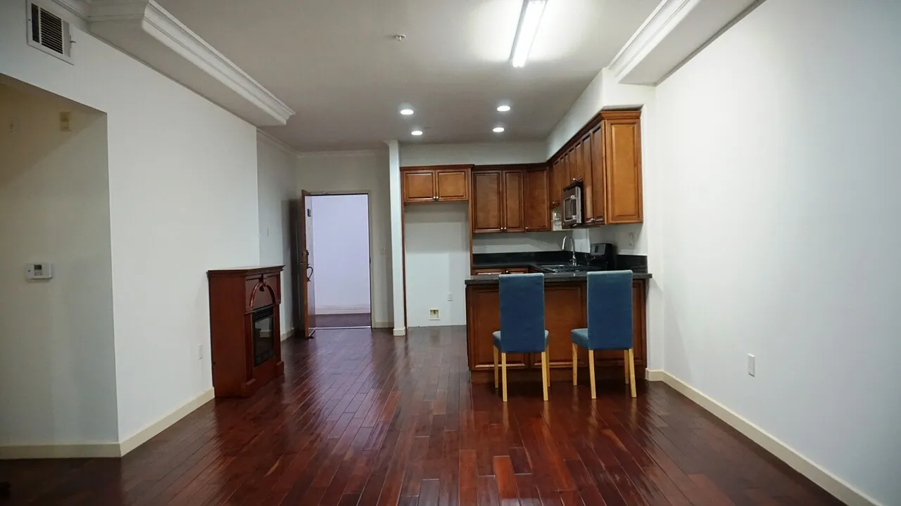 2bed 2bath Condo for lease.
					콘도
					Los Angeles's preview 3