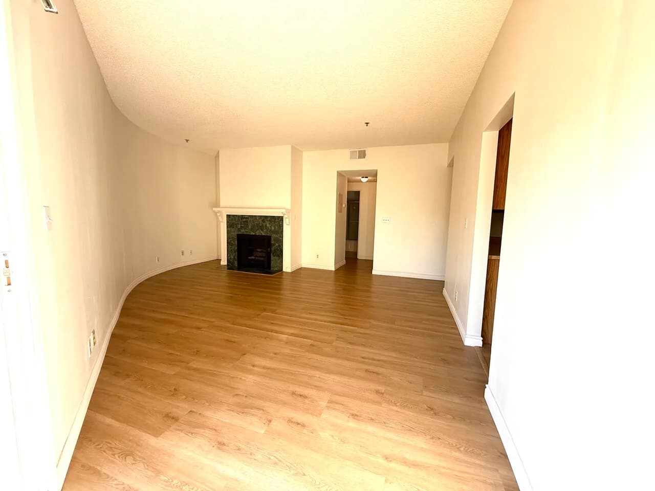 라크라센타 콘도 3BED + 2BATH $2,850
					콘도
					라크라센타's preview 2