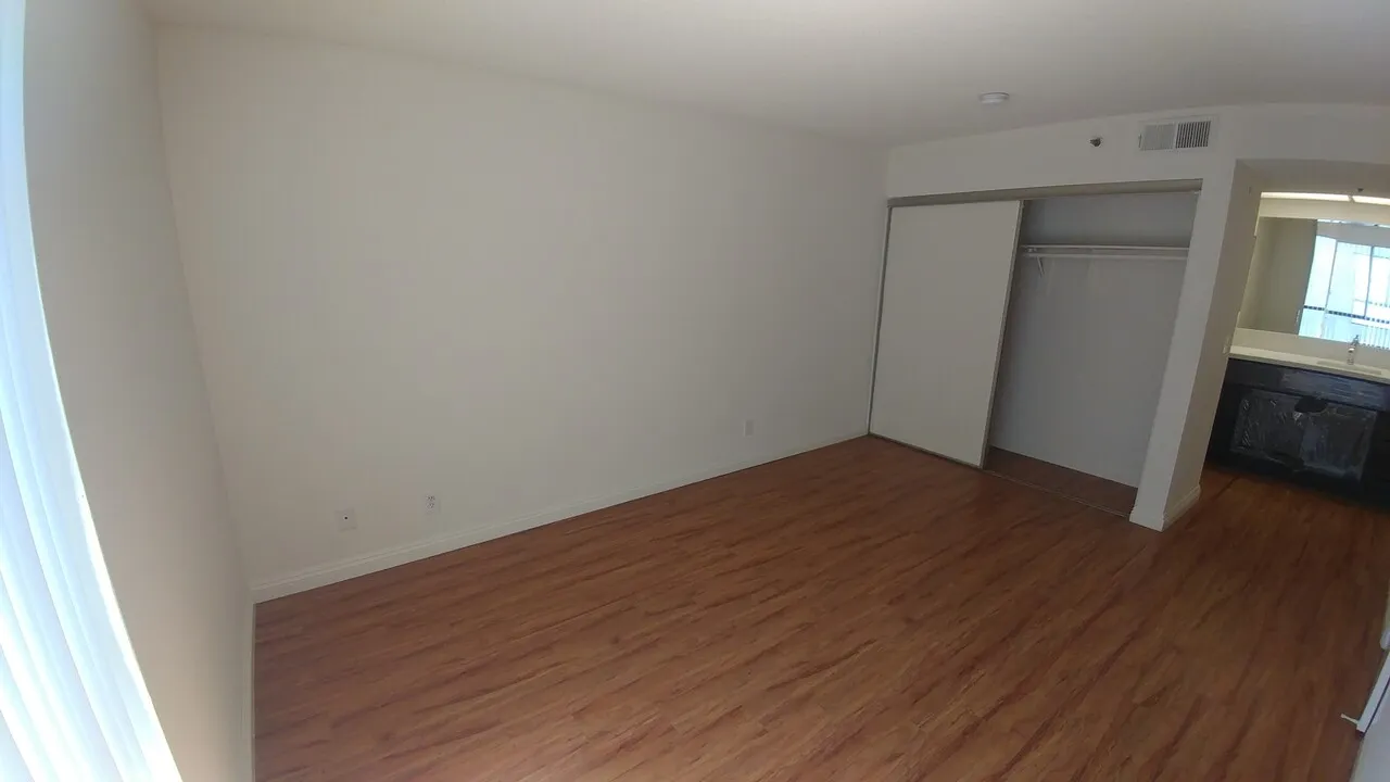 한인타운 1베드 & 1Full Bath & 1Parking 아파트
					1 Bed
					Los Angeles's preview 2