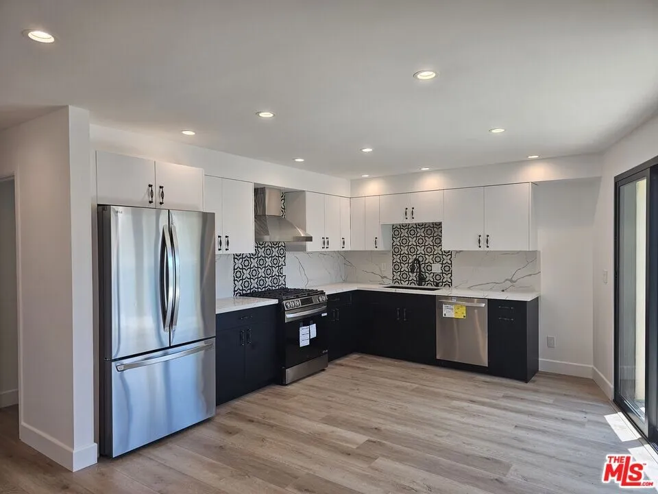 방2화2 Wilshire / La brea 근처 walkable neiborhood
					2 Bed
					Los Angeles's preview 1