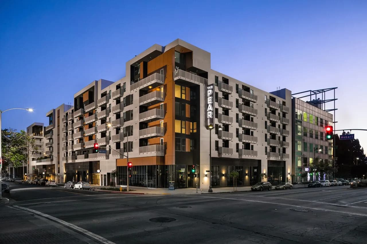 KTOWN – The Pearl on Wilshire – Studio only $2149 after specials
					아파트
					Los Angeles's preview 0