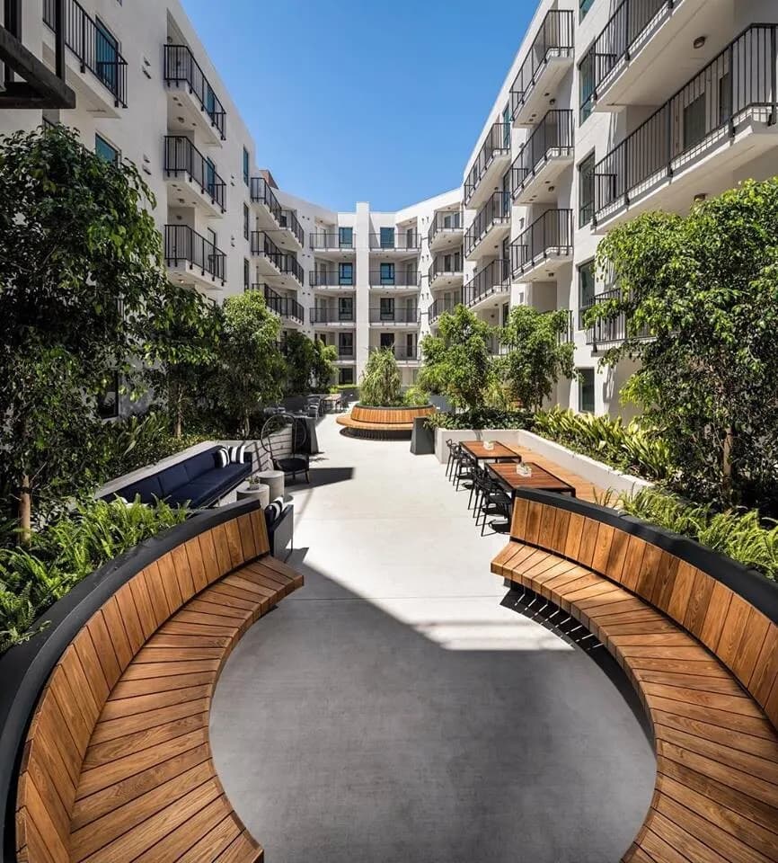 KTOWN – The Pearl on Wilshire – Studio only $2149 after specials
					아파트
					Los Angeles's preview 2