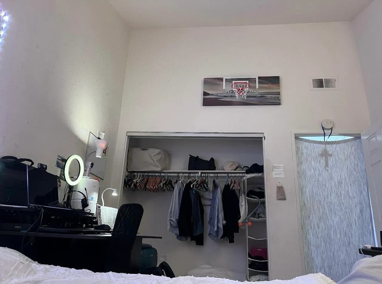 ROOM RENT CERRITOS
					하우스
					Cerritos's preview 0