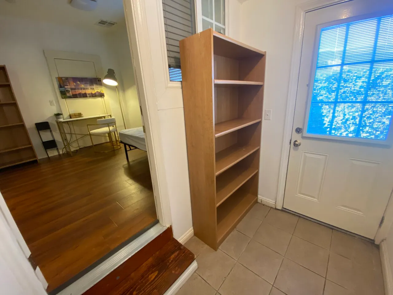 1 bed 1 bath 800
					1 Bed
					한타's preview 2