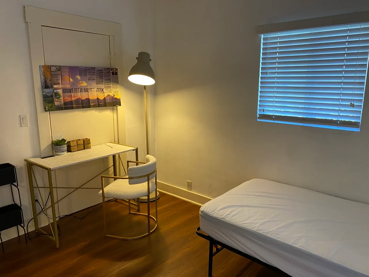 1bed 1bath 800
					1 Bed
					한타's preview 0