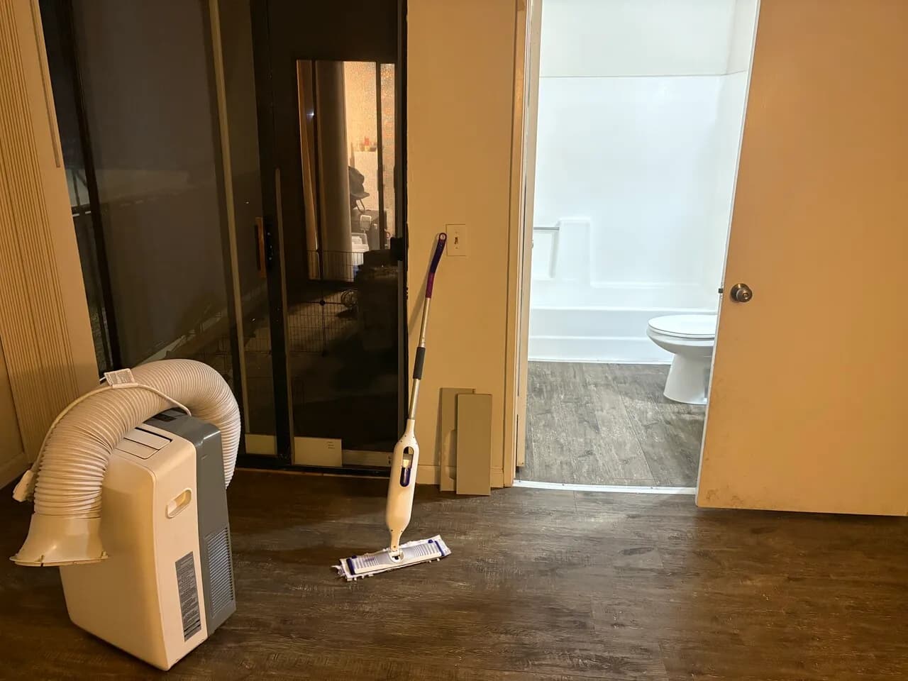 Buena Park 2bed 2bath 룸메 구합니다
					룸메이트
					Buena Park's preview 1