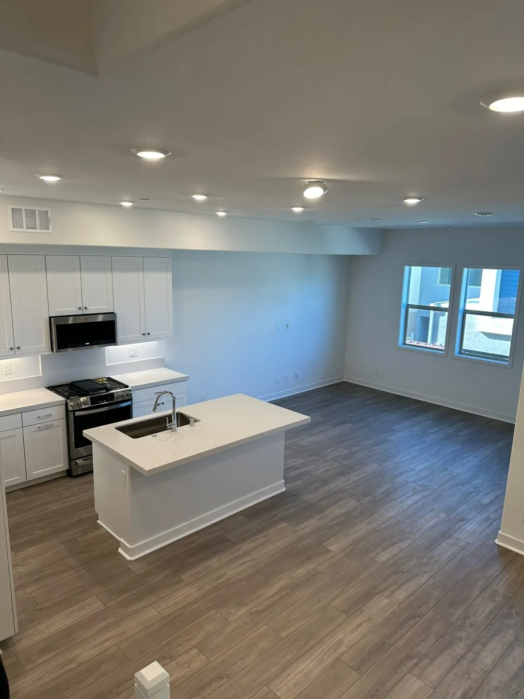 2024 townhouse 3b 2.5bath furnished
					타운하우스
					Montebello's preview 0