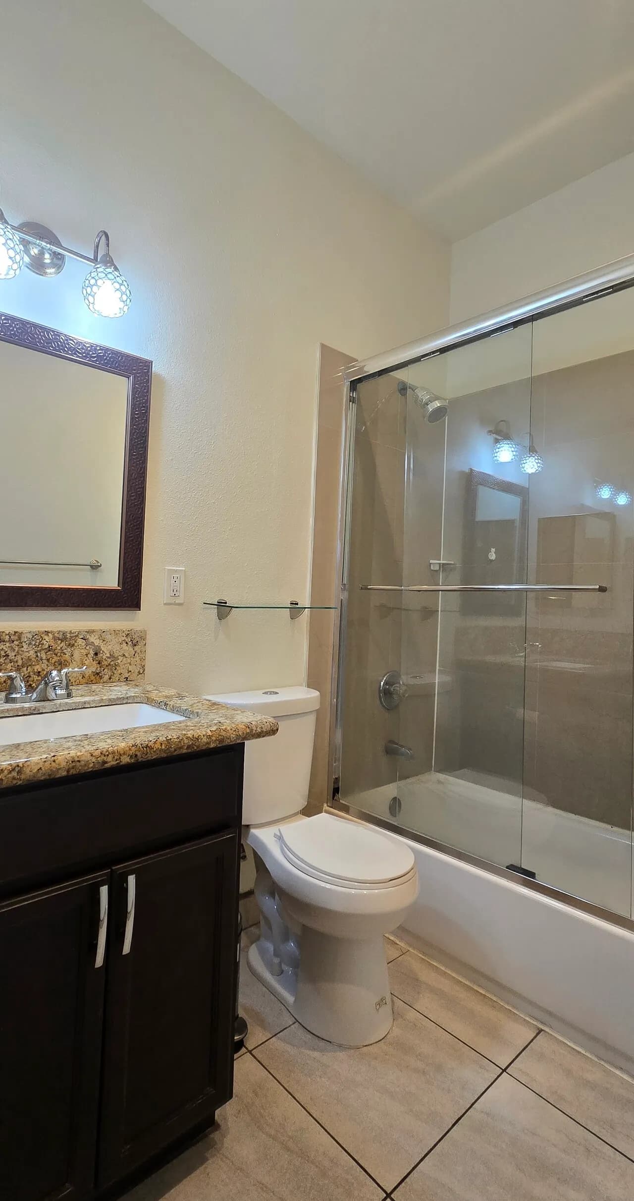 한인타운 2 Bed+1Bath 인사이드 세탁실, 2 Car $2,200
					2 Bed
					Los Angeles's preview 3