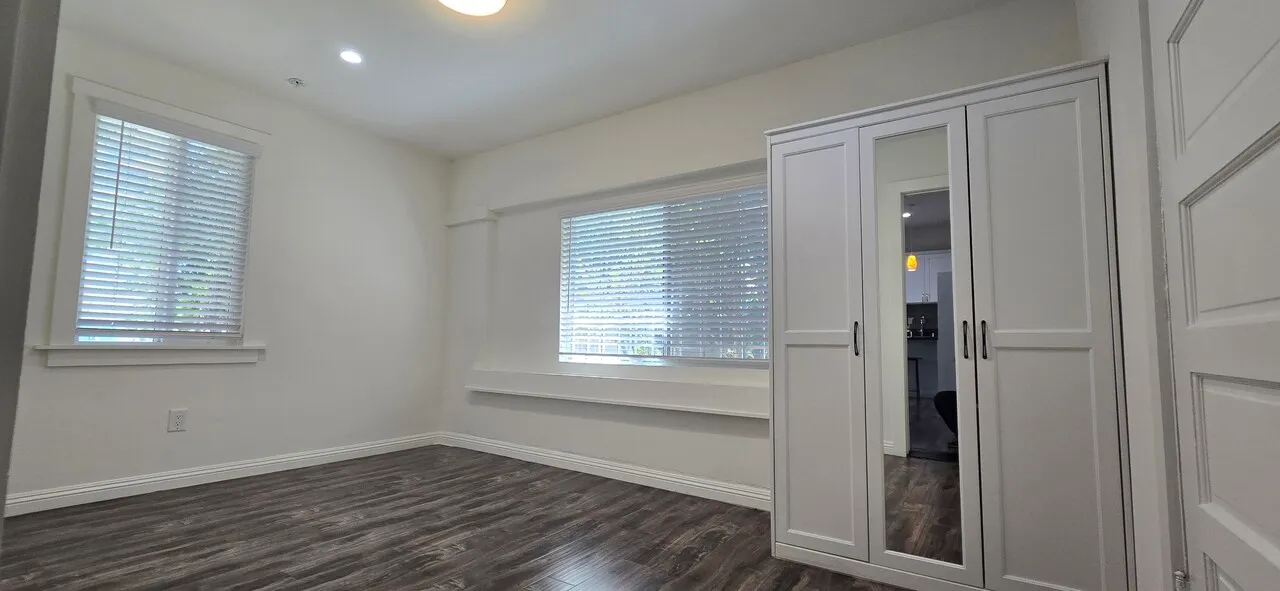 룸메이트 좋은집 한인타운 2 Bed+1Bath 인사이드 세탁실, 2 Car- $2,200
					룸메이트
					Los Angeles's preview 2