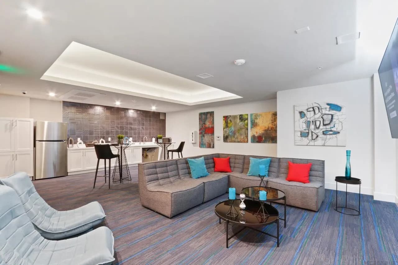 Brand New 2+2 in Koreatown, Fitness Studio!
					2 Bed
					Los Angeles's preview 0