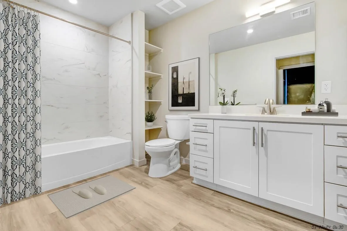 Brand New 2+Den in Koreatown, Call Now!
					아파트
					Los Angeles's preview 3