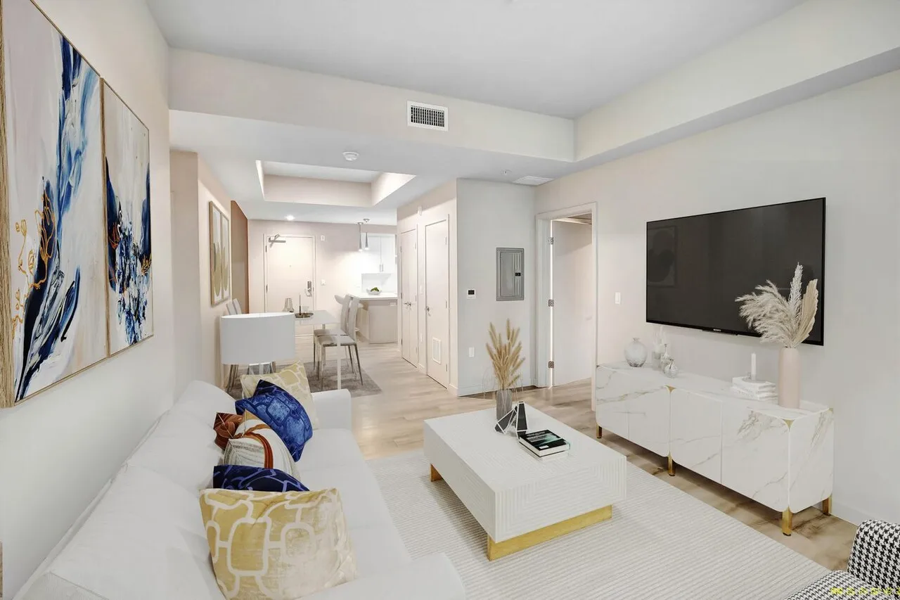 Brand New 2+Den in Koreatown, Call Now
					2 Bed
					Los Angeles's preview 1