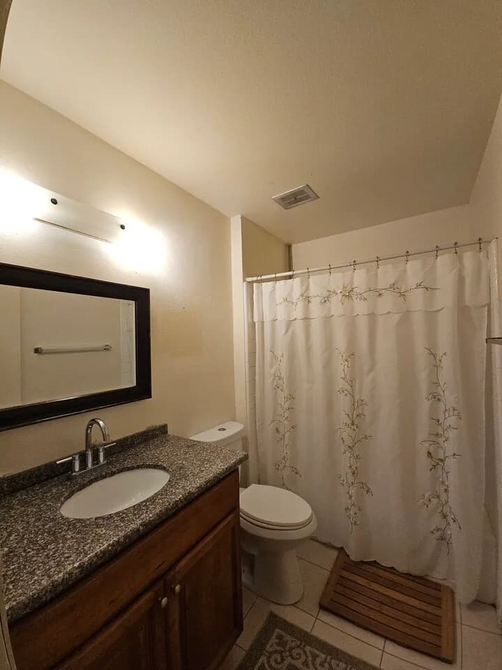 세리토스 직장인 여성 룸메이트 구합니다. 
					룸메이트
					Cerritos's preview 2