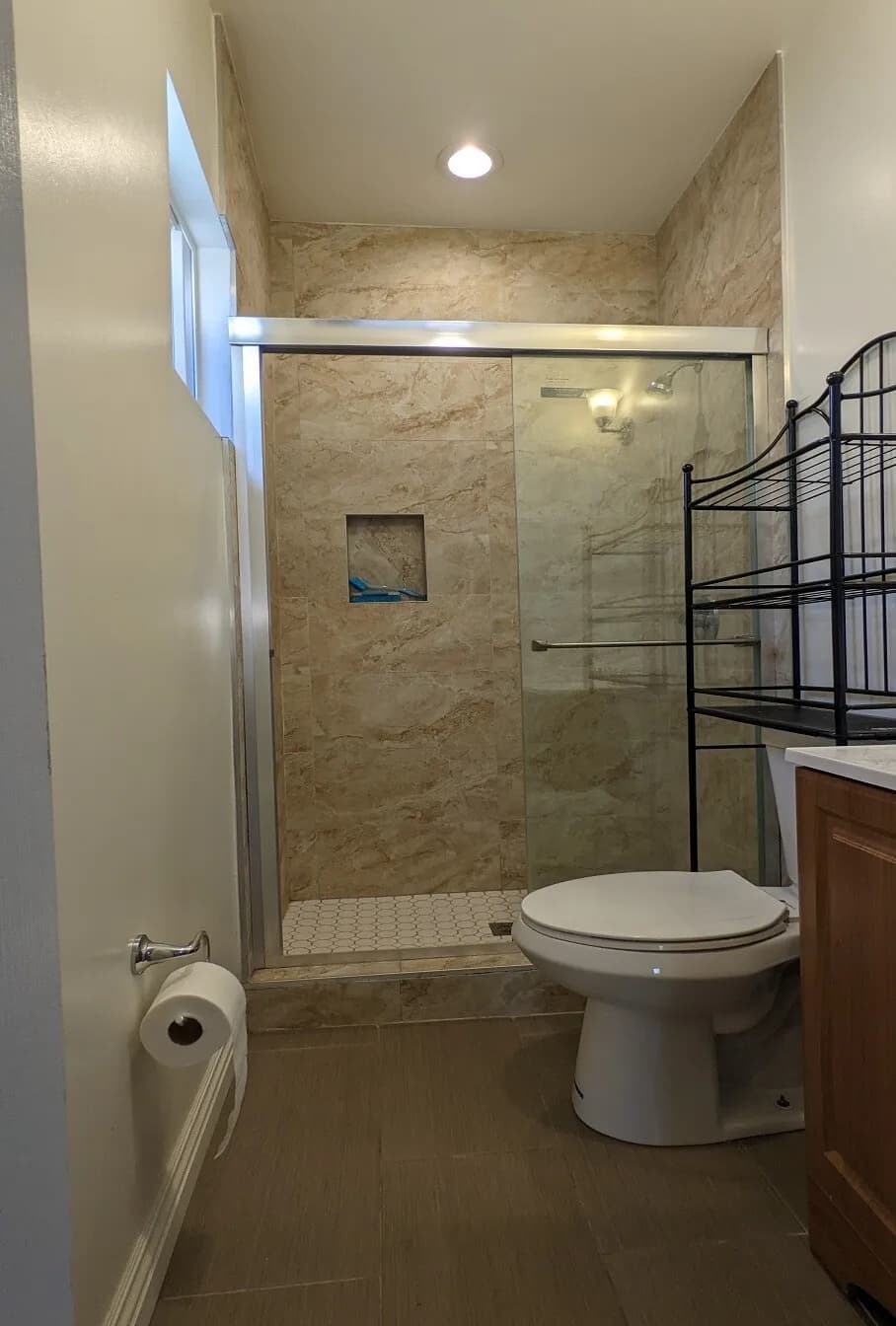 한타 개인 화장실있는 깨끗하게 리모델한 방(7가와 Gramercy Pl.)
					룸메이트
					한인타운's preview 2