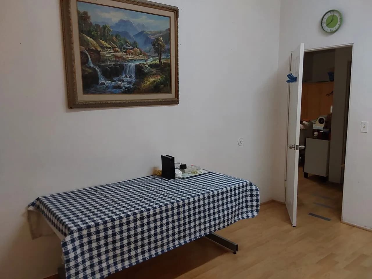 위치가 너무 좋은 한인타운 중심 방1 룸메이트 구합니다 남자분
					룸메이트
					한인타운's preview 2