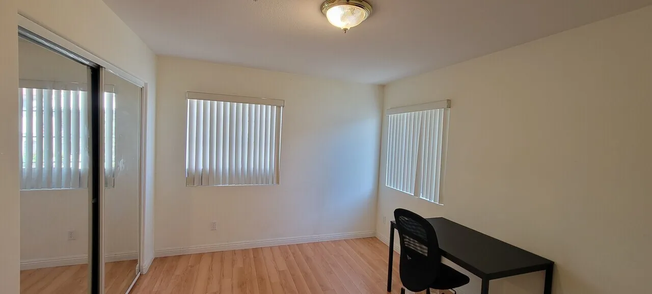 OC La Habra 게이트 커뮤니티 방 렌트, 안전하고 조용한 환경, 밝은 마루바닥
					룸메이트
					La Habra/라하브라's preview 2