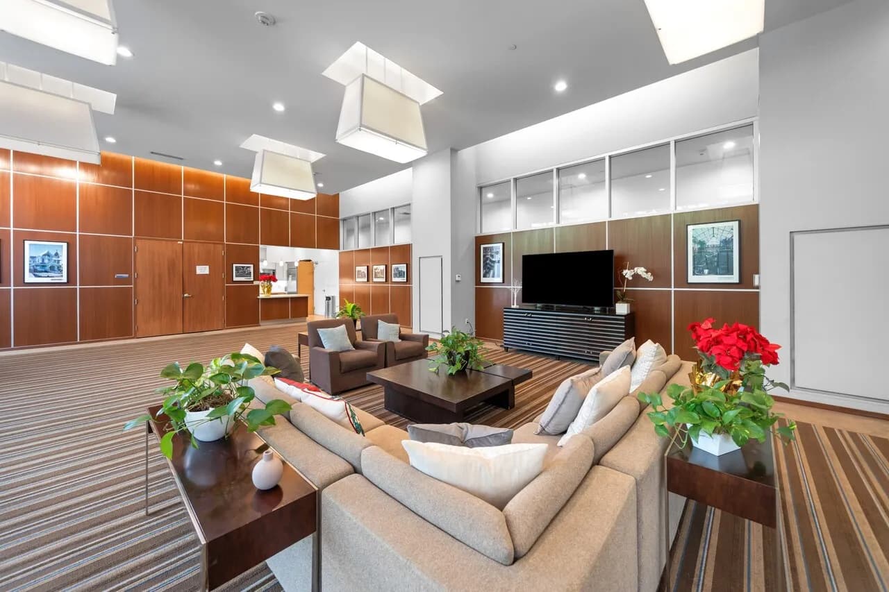 [다운타운] 넓은 럭셔리 콘도 / 안전한 시큐리티
						방2 화2 파킹2 / 1320 SF
						콘도  Los Angeles CA's preview 1