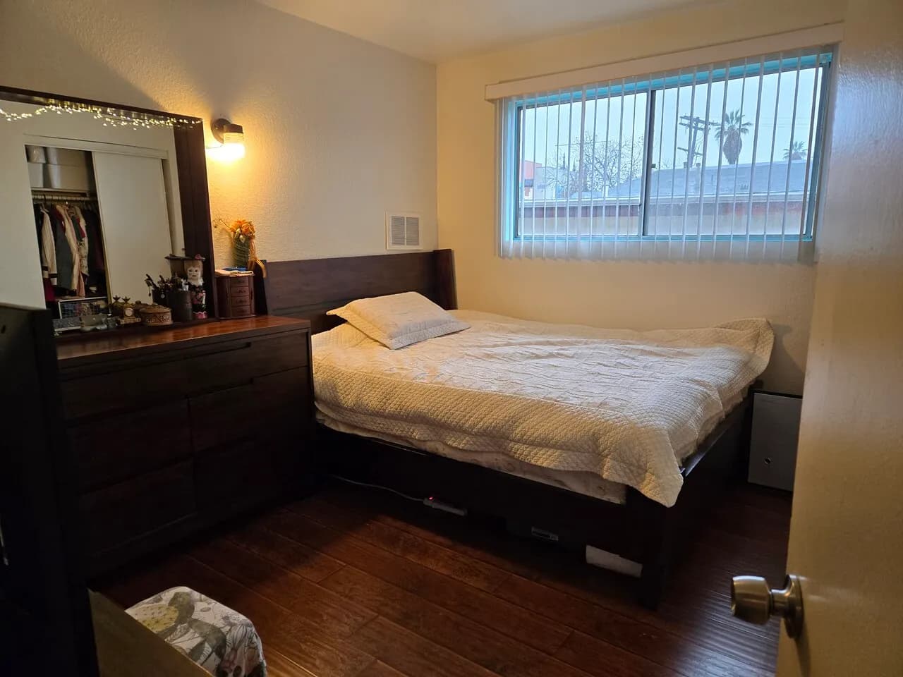 2bed 1beth 방 1개 렌트
					룸메이트
					Los Angeles's preview 2