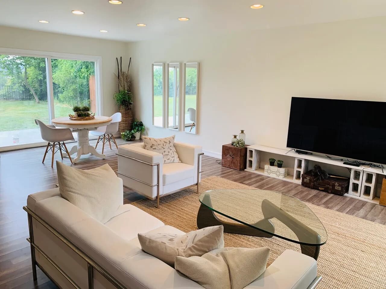 ROOM RENT, $900, La Habra, female only
					룸메이트
					La Habra's preview 0