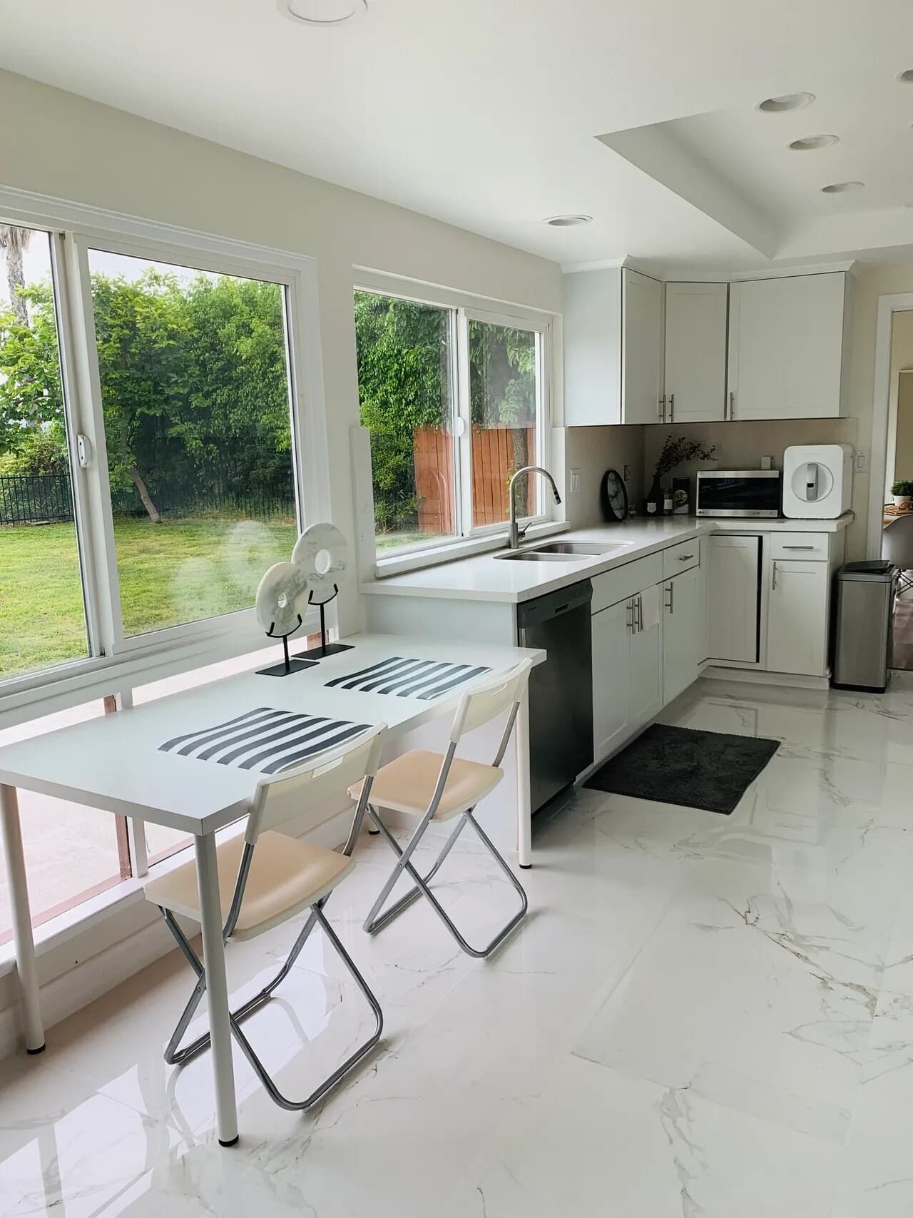 ROOM RENT, $900, La Habra, female only
					룸메이트
					La Habra's preview 2